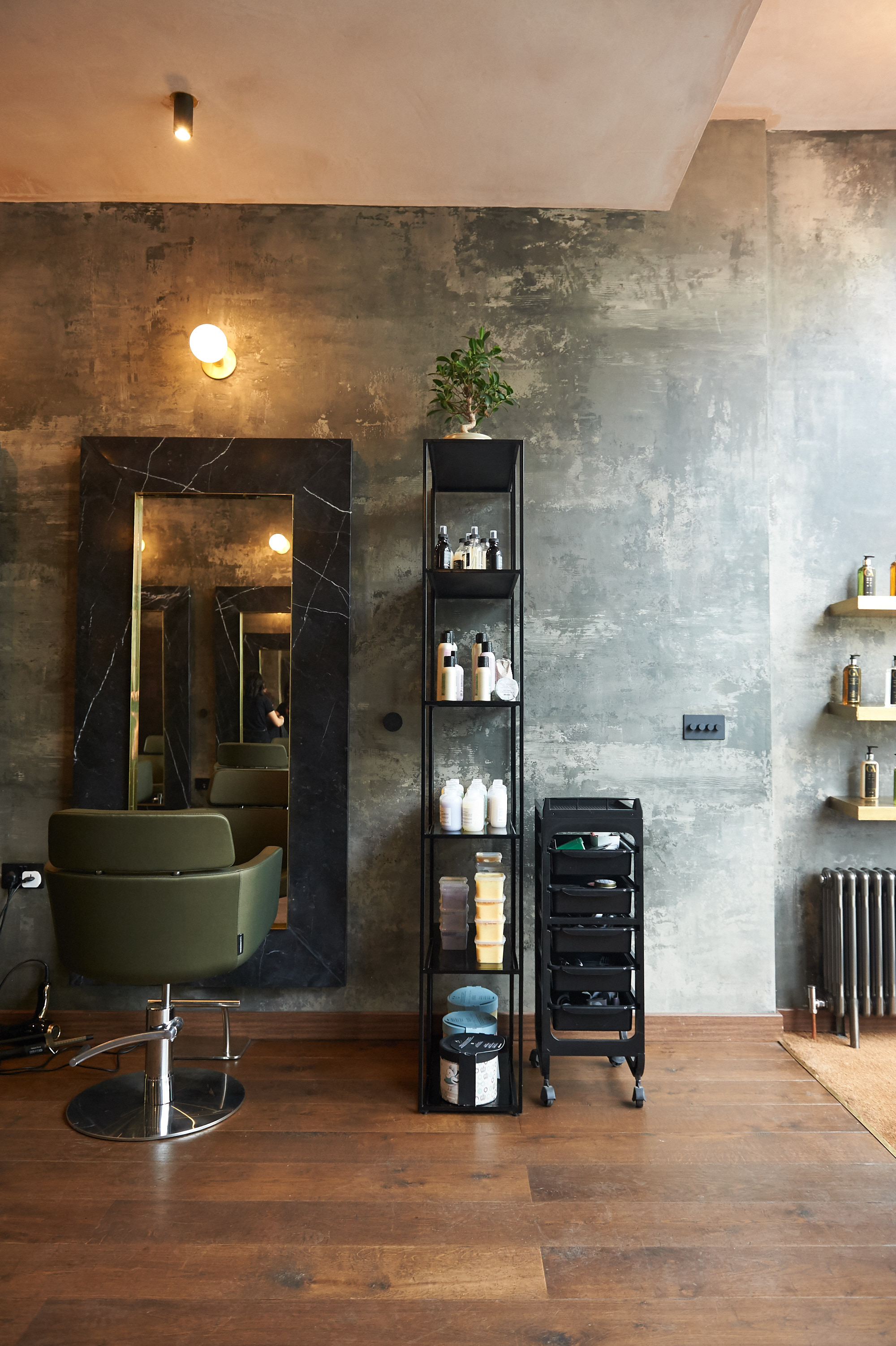 GA Wimbledon individual styling station with black marble accents and professional product displays